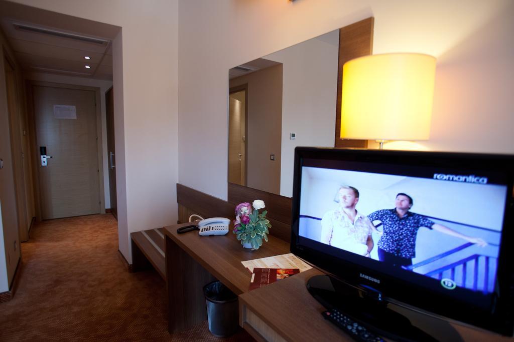 Top Rooms Aparthotel Bucarest Extérieur photo