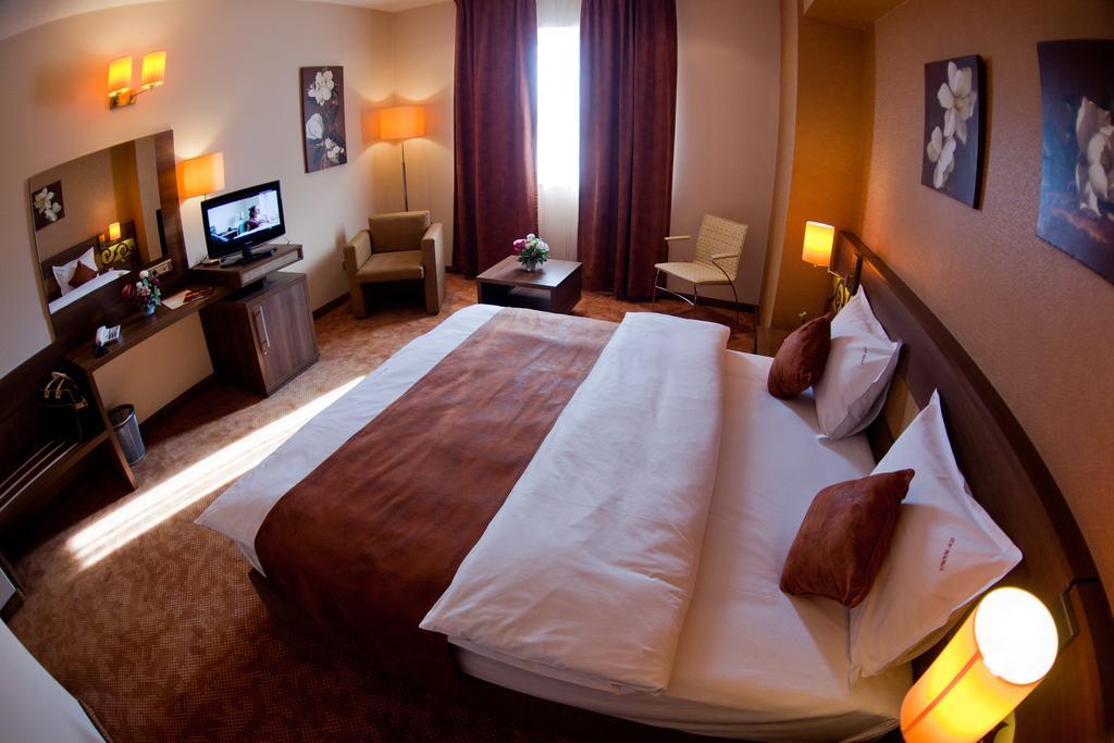 Top Rooms Aparthotel Bucarest Extérieur photo